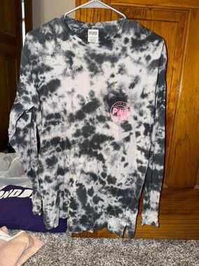 PINK Victoria's Secret Black & White Tie-Dye Long Sleeve Tee with Pink Logo